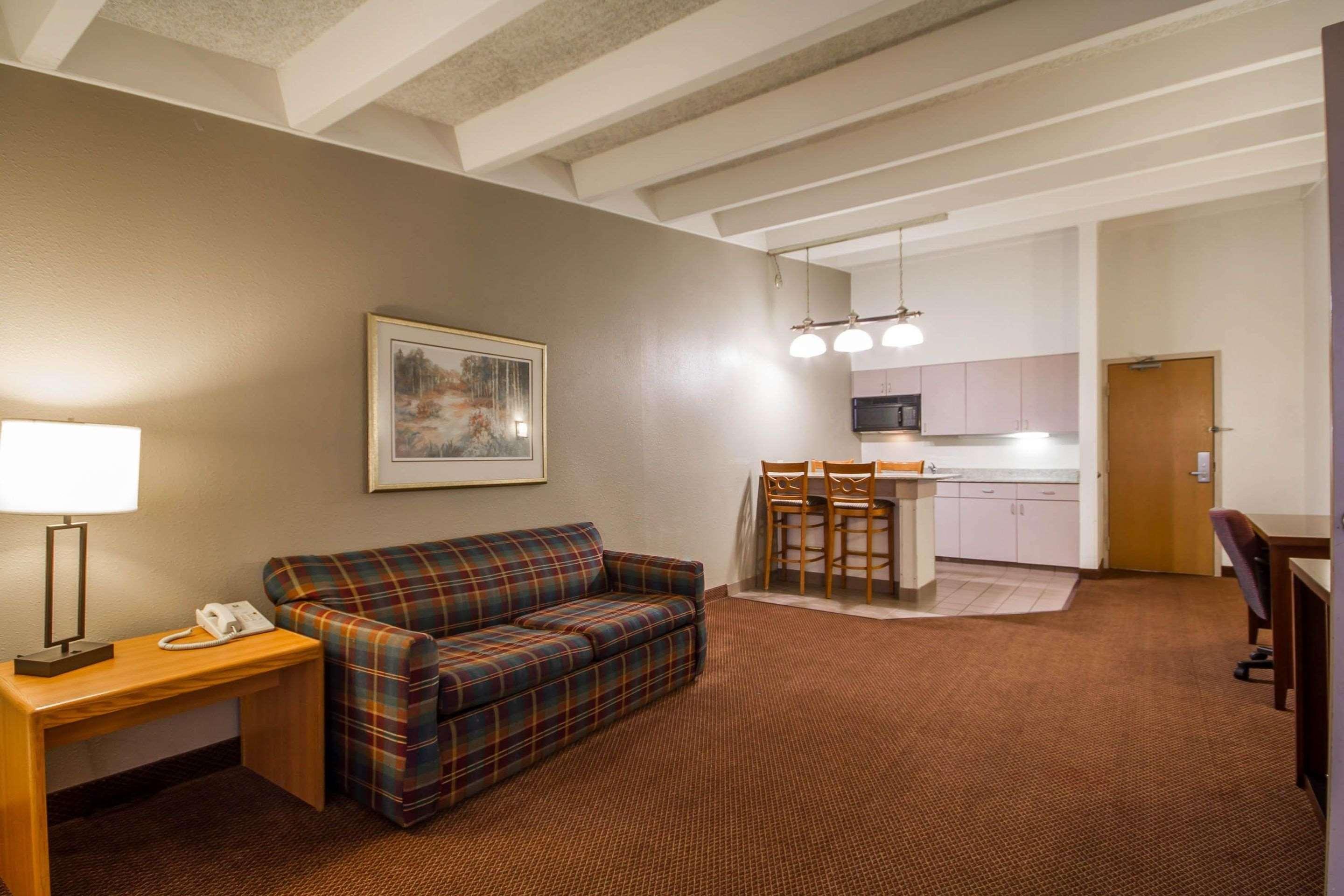 Comfort Inn & Suites Madison - Airport Buitenkant foto